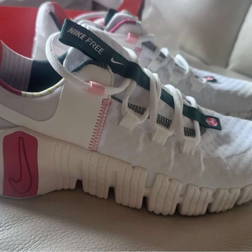 BRAND NEW- Nike Women’s White and Pink Sneakers with Blue Accents - Picture 2 of 5